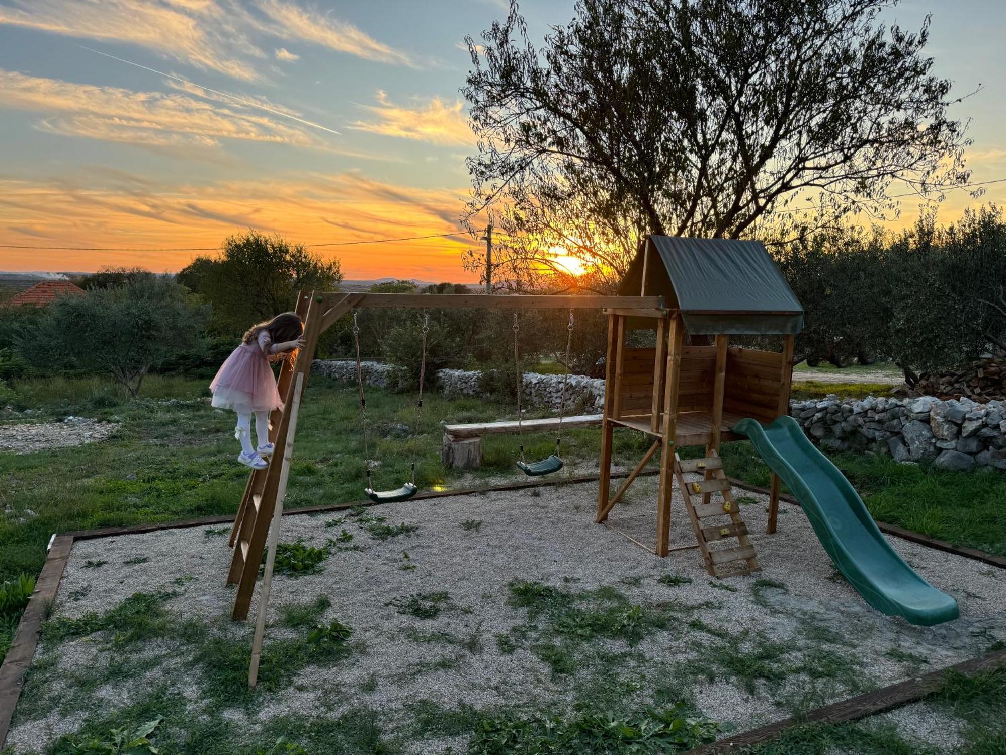 Relax And Unwind: Family-Friendly House Near Zadar In Zagrad Villa Exterior photo